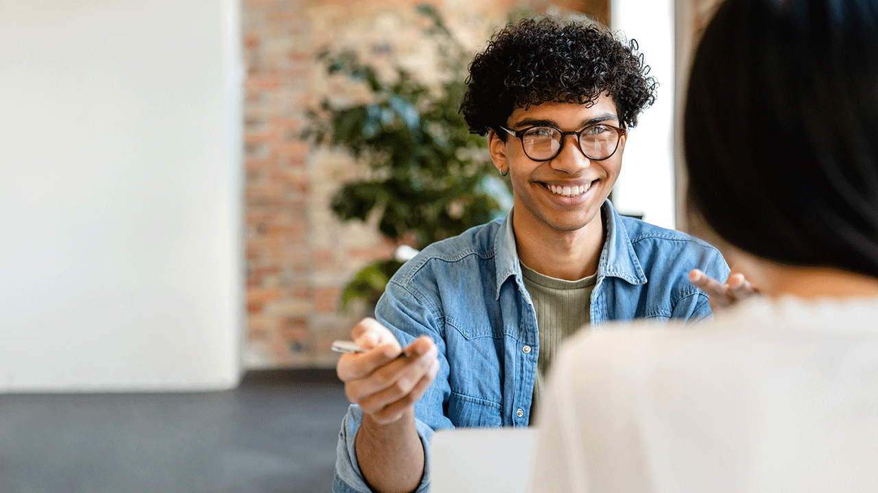 Especialista destaca a importância de conhecer a instituição e a área de preferência para atuação no mercado financeiro. Foto: iStock