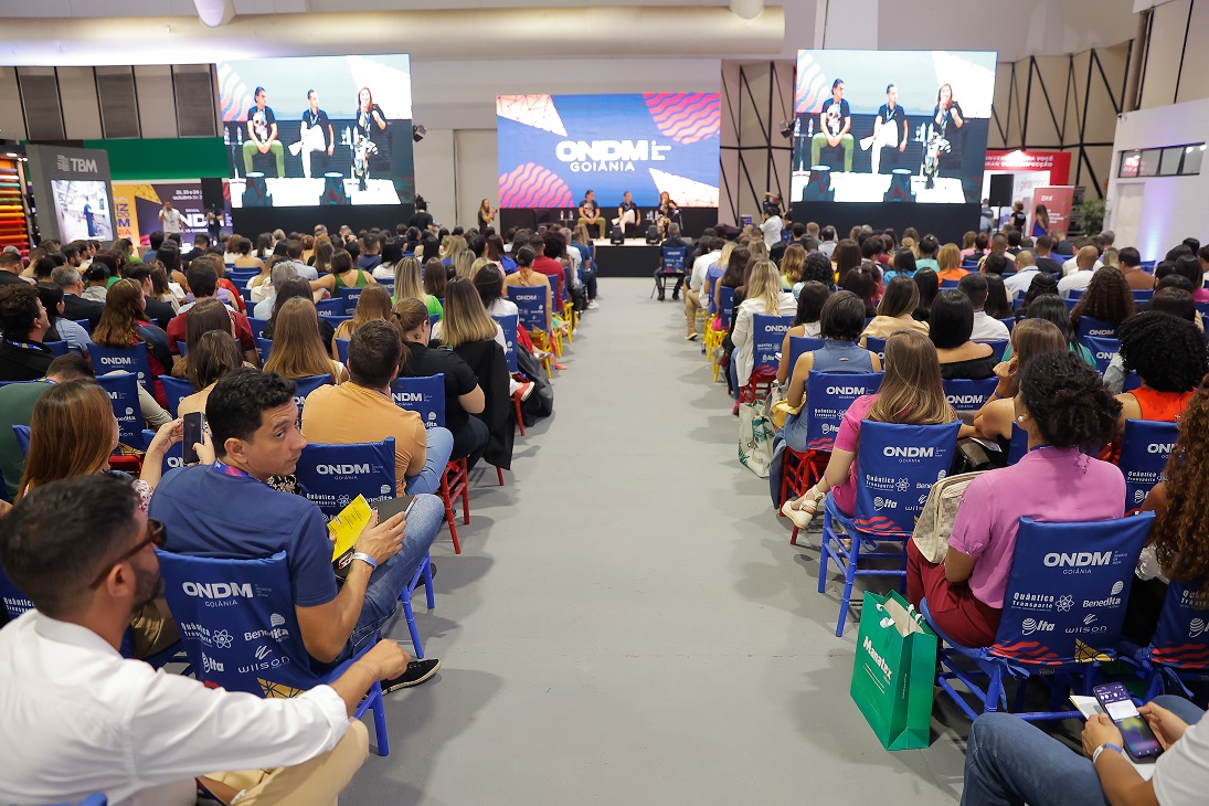 Nos Dois Dias De Evento O Público Lotou, Atento,