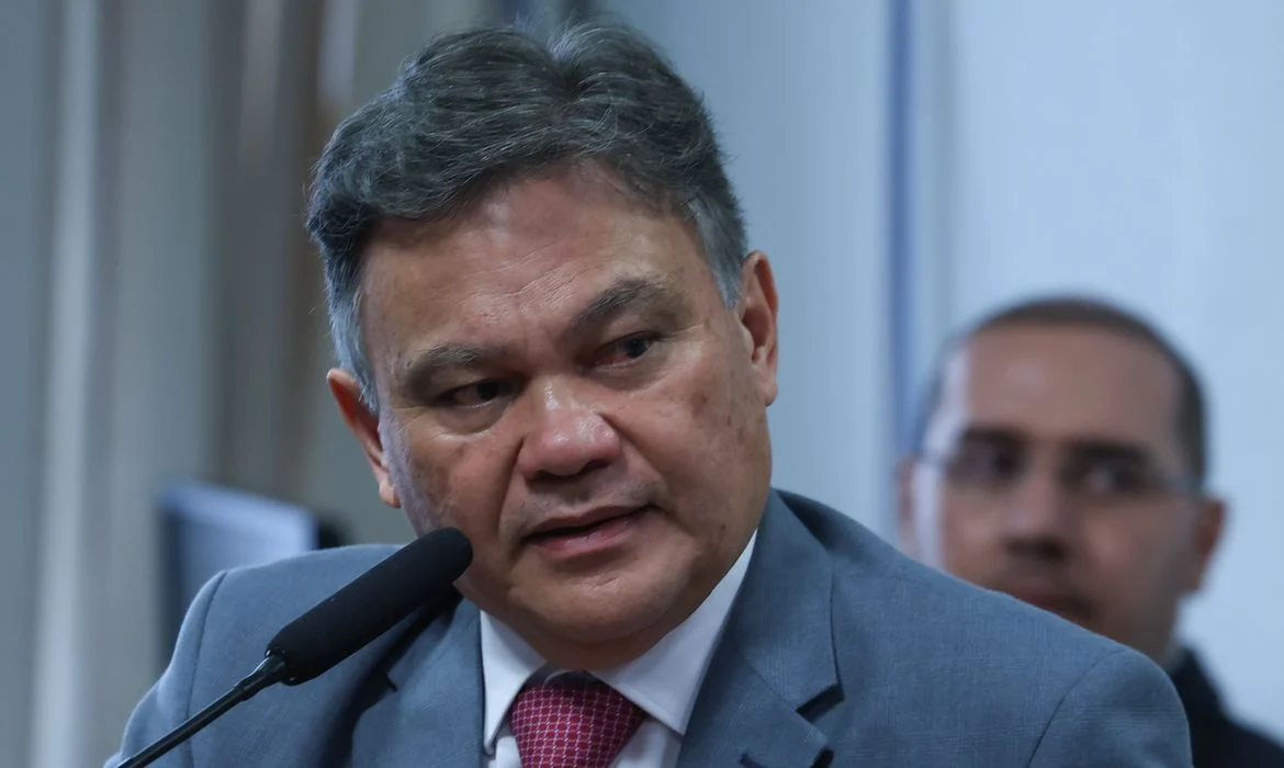 Escolas indígenas recebem 1° livro infantil em língua do Alto Xingu